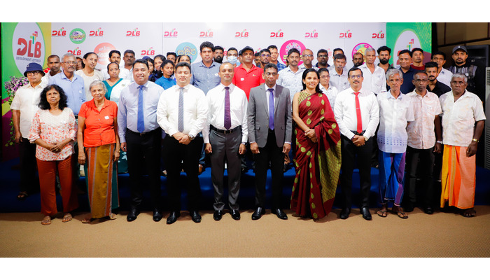 සංවර්ධන ලොතරැයි මණ්ඩලය බිහි කළ සුපිරි ජයග්‍රාහකයින්, විසිපන් ලක්ෂපතියන්, විසි ලක්ෂපතියන් හා දස ලක්ෂපතියන් 50 දෙනෙක් සඳහා චෙක්පත් ප්‍රදානය කෙරේ.